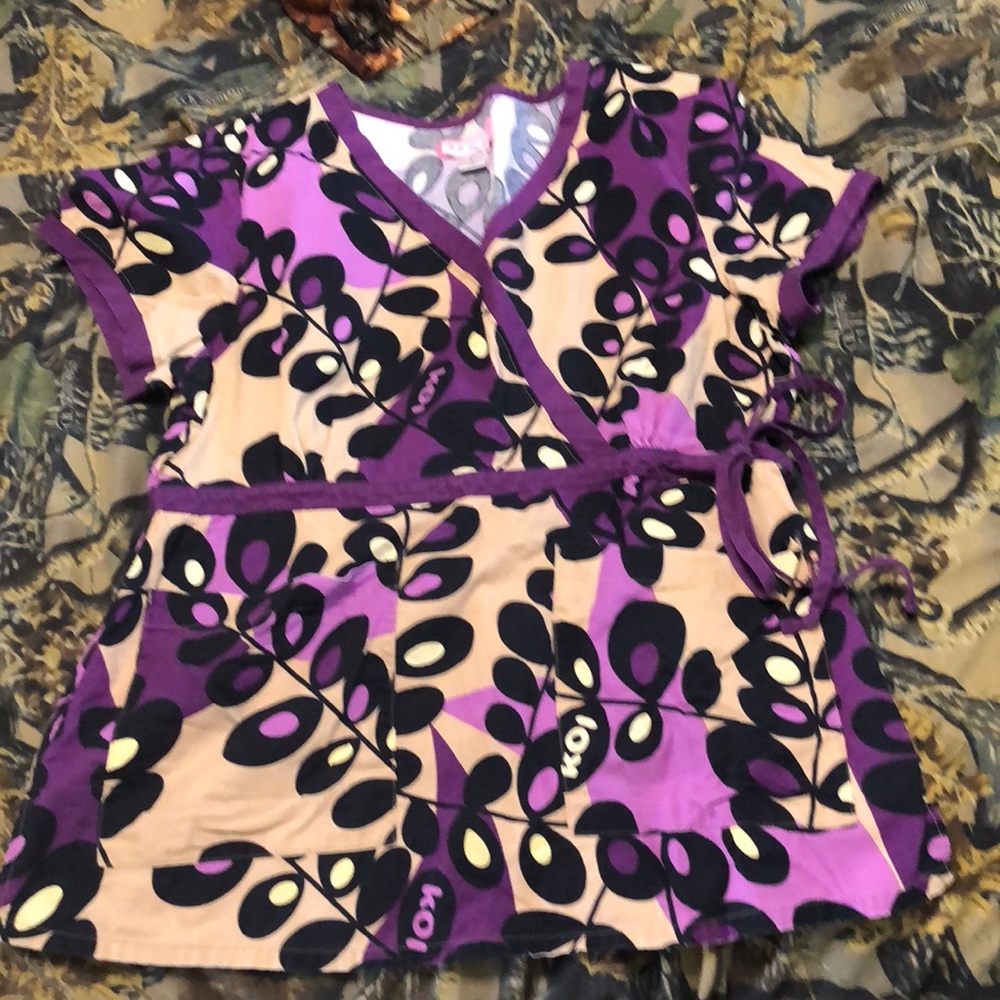 Scrub top